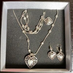 Necklace, earring and bracelet set